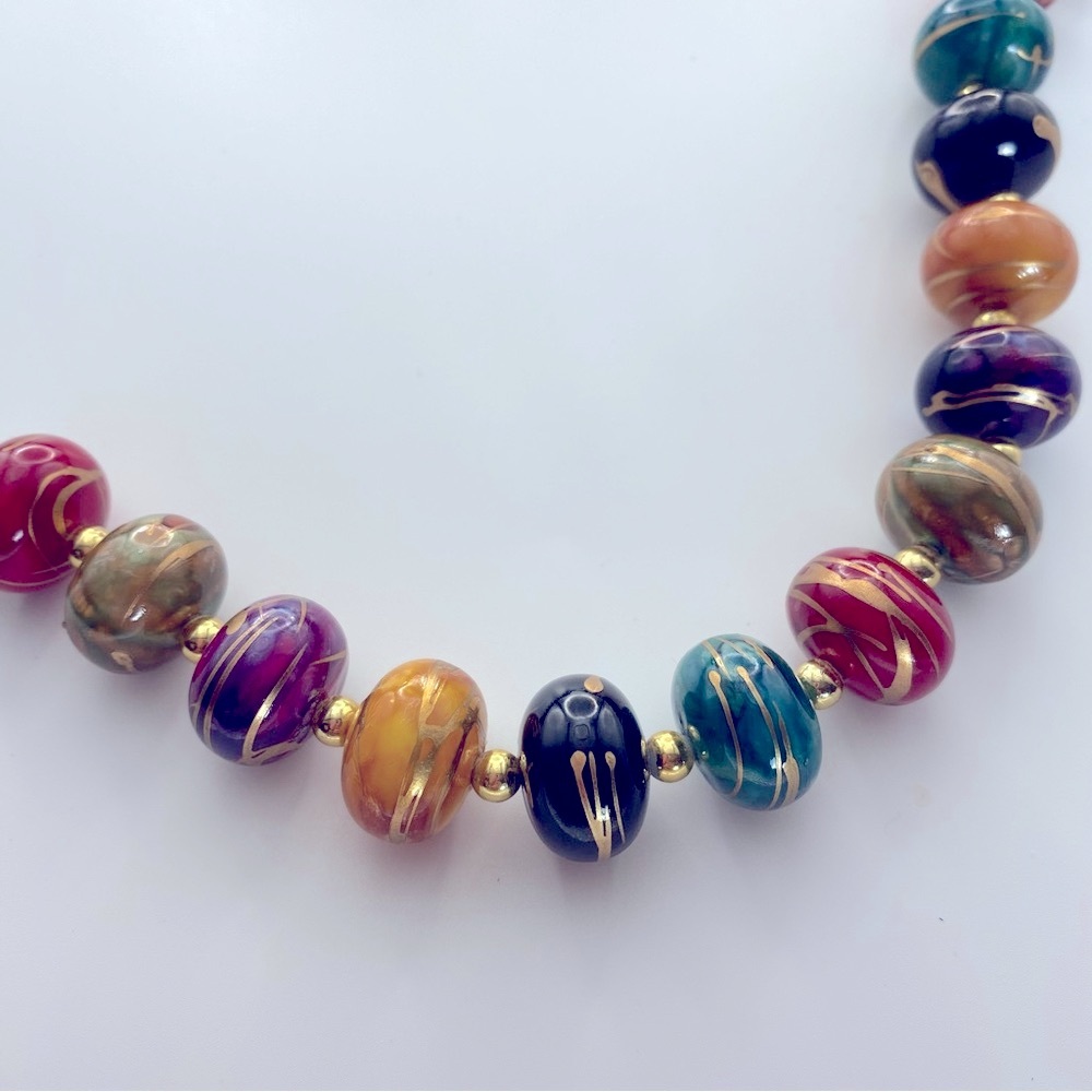 ❌SOLD❌SOLD❌Vintage Multicolor Beaded Necklace with Gold swirls 26” Long Chunky - Picture 2 of 5